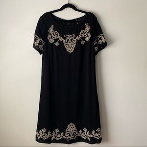 TALE TO TELL BLACK EMBROIDERED SHIFT DRESS XS